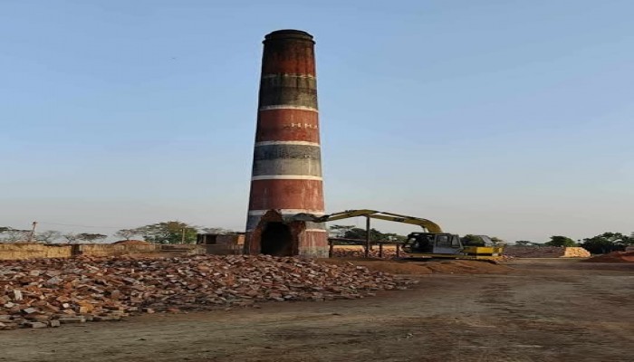 ধর্মপাশায় অবৈধভাবে ইট পোড়ানোর দায়ে ইট ভাটার চিমনি ভেঙে দিয়েছে প্রশাসন ধর্মপাশায় অবৈধভাবে ইট পোড়ানোর দায়ে ইট ভাটার চিমনি ভেঙে দিয়েছে প্রশাসন