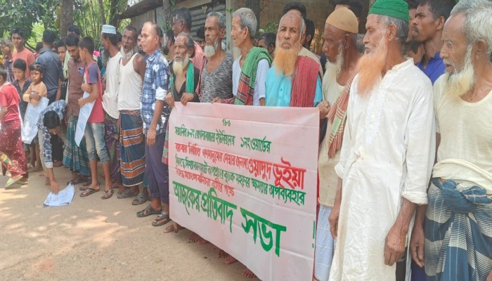 ইউপি সদস্যকে নিয়ে অপপ্রচারের প্রতিবাদে এলাকাবাসীর মানববন্ধন ইউপি সদস্যকে নিয়ে অপপ্রচারের প্রতিবাদে এলাকাবাসীর মানববন্ধন