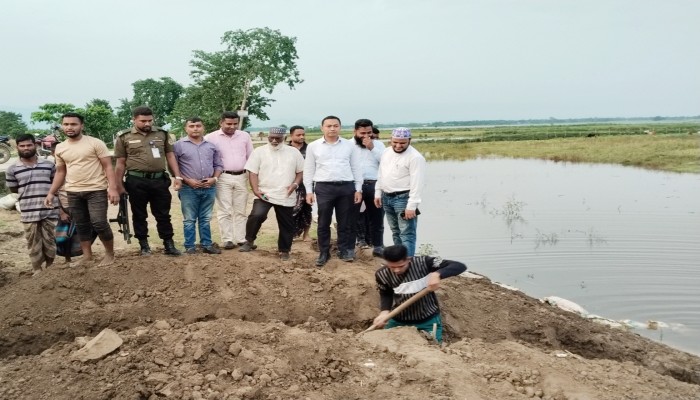 রক্ষা পেল চাষীদের কষ্টার্জিত ফসল রক্ষা পেল চাষীদের কষ্টার্জিত ফসল