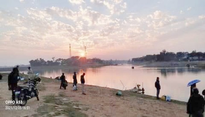 স্বপ্নের সেতু আশ্বাসেই বন্দী স্বপ্নের সেতু আশ্বাসেই বন্দী