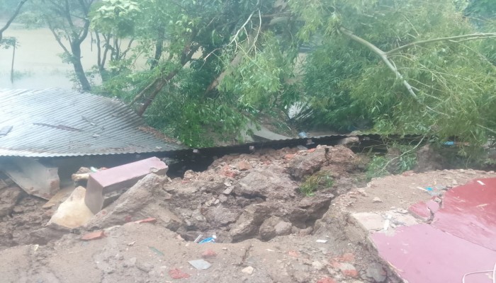 রাধানগরে নদী গিলছে ঘর-বাড়ি রাধানগরে নদী গিলছে ঘর-বাড়ি