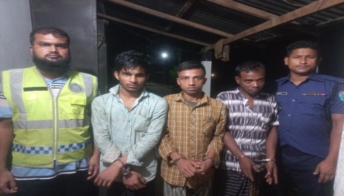 ইয়াবাসহ তিন মাদক কারবারি গ্রেফতার ইয়াবাসহ তিন মাদক কারবারি গ্রেফতার