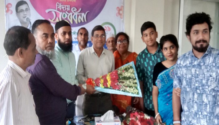 ছাতক উপজেলা মাধ্যমিক শিক্ষা কর্মকর্তা পুলিন রায়কে বিদায় সংবর্ধনা ছাতক উপজেলা মাধ্যমিক শিক্ষা কর্মকর্তা পুলিন রায়কে বিদায় সংবর্ধনা