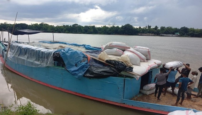 রুট পাল্টে নৌপথে সক্রিয় চোরাকারবারিরা রুট পাল্টে নৌপথে সক্রিয় চোরাকারবারিরা