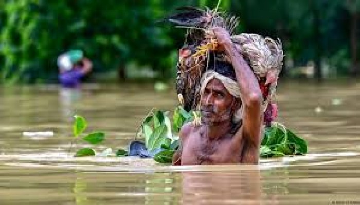 বন্যার হুমকিতে প্রস্তুতি নিন এখনই বন্যার হুমকিতে প্রস্তুতি নিন এখনই