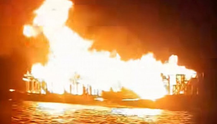 টাঙ্গুয়ার হাওরে হাউসবোট ভস্মিভূত টাঙ্গুয়ার হাওরে হাউসবোট ভস্মিভূত