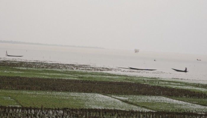 নদ-নদীর পানি বাড়লেও হাওরে পানি কম নদ-নদীর পানি বাড়লেও হাওরে পানি কম