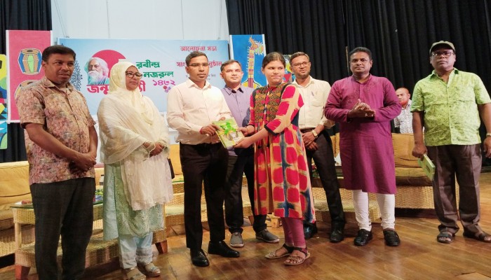 শিশু একাডেমির উদ্যোগে রবীন্দ্র-নজরুল জন্মজয়ন্তী উদযাপন শিশু একাডেমির উদ্যোগে রবীন্দ্র-নজরুল জন্মজয়ন্তী উদযাপন