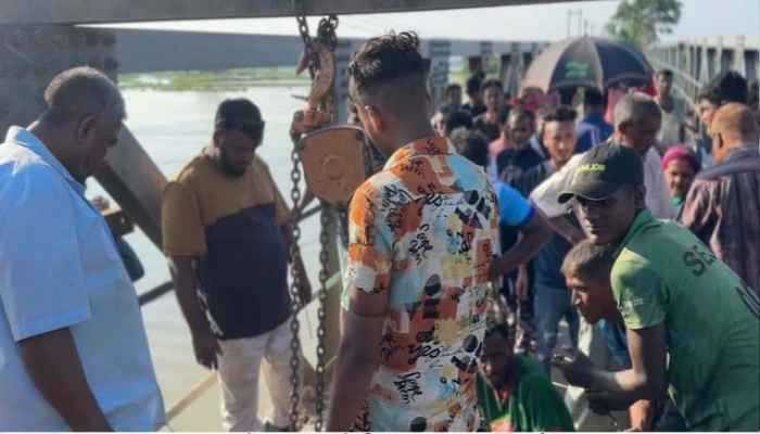 কাটাগাঙ্গ বেইলি সেতুতে ধস: দুর্ভোগে যাত্রীরা কাটাগাঙ্গ বেইলি সেতুতে ধস: দুর্ভোগে যাত্রীরা