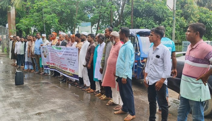 মিথ্যা মামলা দায়েরের প্রতিবাদে ও জড়িতদের শাস্তির দাবিতে মানববন্ধন মিথ্যা মামলা দায়েরের প্রতিবাদে ও জড়িতদের শাস্তির দাবিতে মানববন্ধন