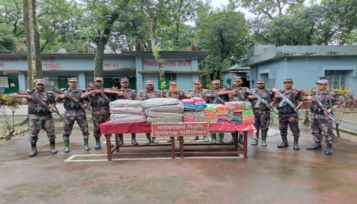 সীমান্তে ভারতীয় শাড়ি জব্দ সীমান্তে ভারতীয় শাড়ি জব্দ