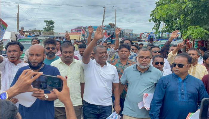 ‘৩১ দফা’ বাস্তবায়নে বিএনপি নেতা অ্যাড. নূরুল ইসলামের গণসংযোগ ‘৩১ দফা’ বাস্তবায়নে বিএনপি নেতা অ্যাড. নূরুল ইসলামের গণসংযোগ