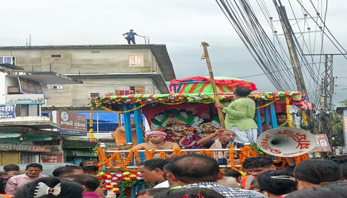 ভক্তি আর সম্প্রীতিতে মুখরিত রথযাত্রা ভক্তি আর সম্প্রীতিতে মুখরিত রথযাত্রা