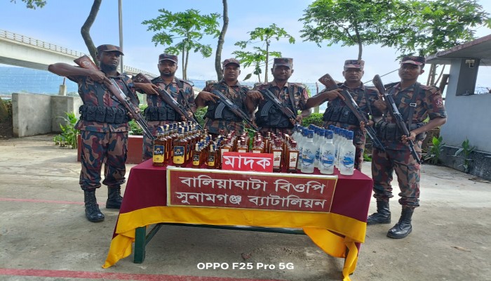 ১২ লাখ টাকার ভারতীয় বিড়ি ও মদ জব্দ ১২ লাখ টাকার ভারতীয় বিড়ি ও মদ জব্দ
