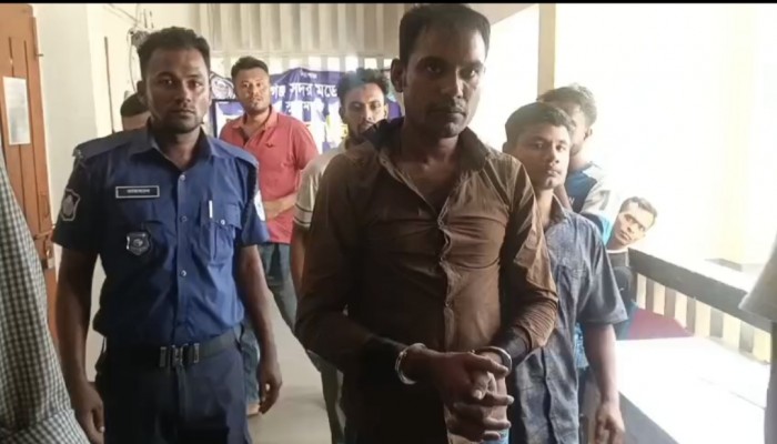 চুরি করতে গিয়ে ধরা খেলেন সাবেক কনস্টেবল চুরি করতে গিয়ে ধরা খেলেন সাবেক কনস্টেবল