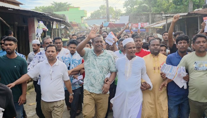৩১ দফা বাস্তবায়নে অ্যাড. নূরুল ইসলামের গণসংযোগ ৩১ দফা বাস্তবায়নে অ্যাড. নূরুল ইসলামের গণসংযোগ