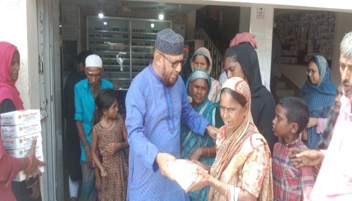 জাবা ফাউন্ডেশনের উদ্যোগে দরিদ্রদের মধ্যে খাদ্য বিতরণ জাবা ফাউন্ডেশনের উদ্যোগে দরিদ্রদের মধ্যে খাদ্য বিতরণ