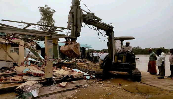 সরকারি জায়গা দখল করে গড়ে তোলা ১০ দোকান উচ্ছেদ সরকারি জায়গা দখল করে গড়ে তোলা ১০ দোকান উচ্ছেদ