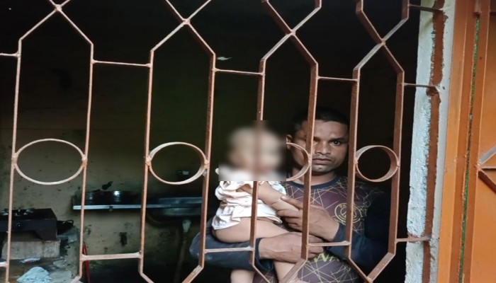 ভাড়াটিয়াদের আটকে রাখেন বাড়িওয়ালা, উদ্ধার করলো পুলিশ ভাড়াটিয়াদের আটকে রাখেন বাড়িওয়ালা, উদ্ধার করলো পুলিশ