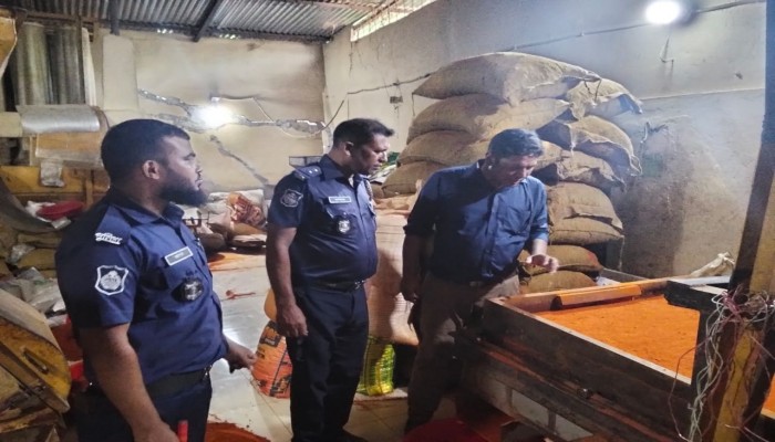জগন্নাথপুরে নকল প্যাকেটে নিম্নমানের মসলা ও কেমিক্যালযুক্ত খেজুর গুড় বিক্রি জগন্নাথপুরে নকল প্যাকেটে নিম্নমানের মসলা ও কেমিক্যালযুক্ত খেজুর গুড় বিক্রি