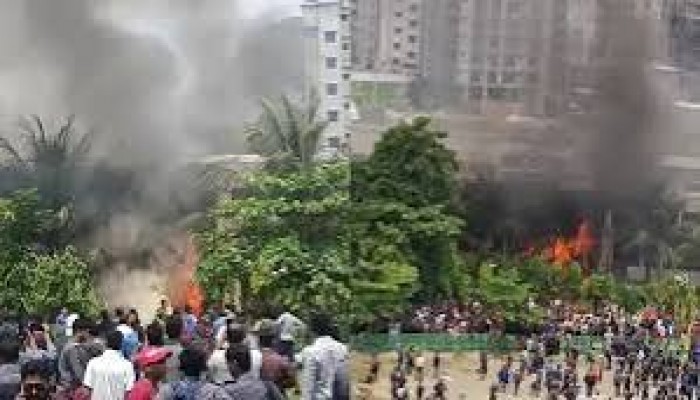 মাইলস্টোনের বাতাসে পোড়াগন্ধ মাইলস্টোনের বাতাসে পোড়াগন্ধ