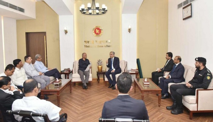 সন্ত্রাস দমনে বাংলাদেশ-পাকিস্তান একসঙ্গে কাজ করবে : স্বরাষ্ট্র উপদেষ্টা সন্ত্রাস দমনে বাংলাদেশ-পাকিস্তান একসঙ্গে কাজ করবে : স্বরাষ্ট্র উপদেষ্টা