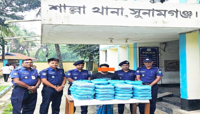 ৪৫ কেজি গাঁজাসহ মাদক কারবারি গ্রেফতার ৪৫ কেজি গাঁজাসহ মাদক কারবারি গ্রেফতার