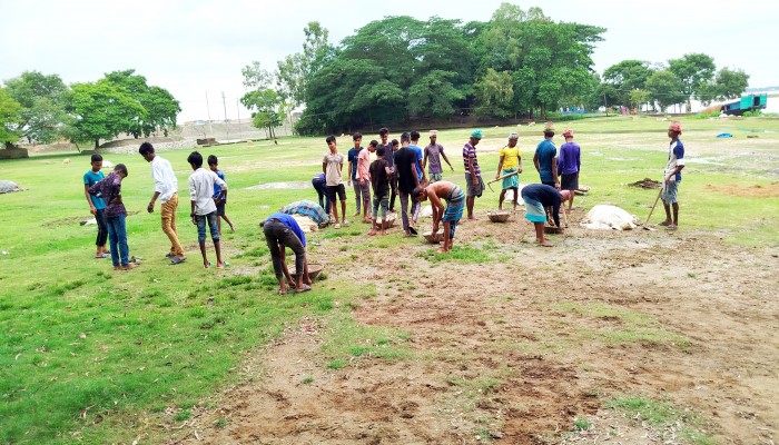 বিদ্যালয়ের মাঠে প্রাণ ফেরাল শিক্ষার্থীরা বিদ্যালয়ের মাঠে প্রাণ ফেরাল শিক্ষার্থীরা