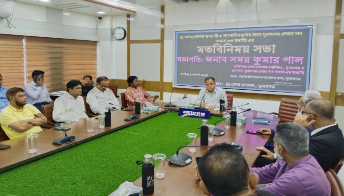 ব্যবসায়ী ও সাংবাদিকদের সাথে চেম্বার অব কমার্সের মতবিনিময় ব্যবসায়ী ও সাংবাদিকদের সাথে চেম্বার অব কমার্সের মতবিনিময়