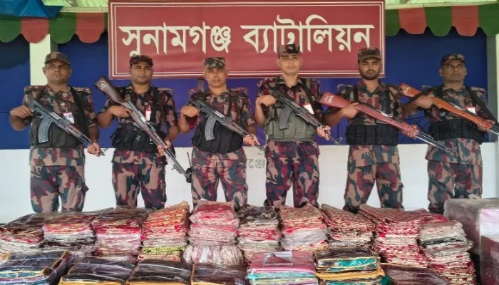 ৫৫ লক্ষাধিক টাকার ভারতীয় শাড়ি ও কসমেটিক্স জব্দ ৫৫ লক্ষাধিক টাকার ভারতীয় শাড়ি ও কসমেটিক্স জব্দ