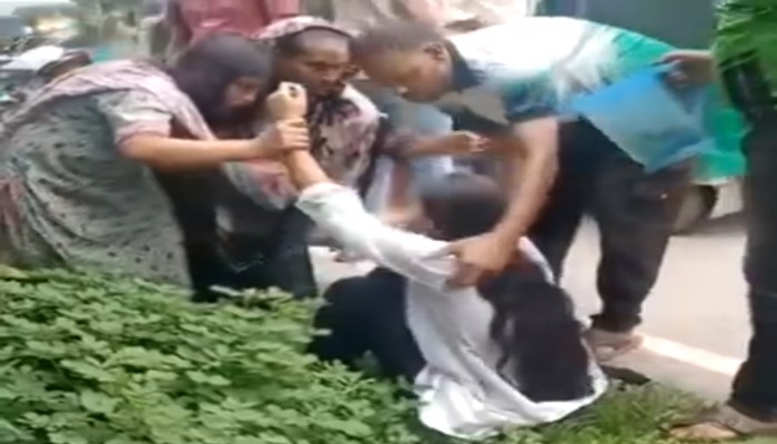 চলন্ত গাড়িতে ‘বেহুঁশ’ সাত যাত্রী চলন্ত গাড়িতে ‘বেহুঁশ’ সাত যাত্রী