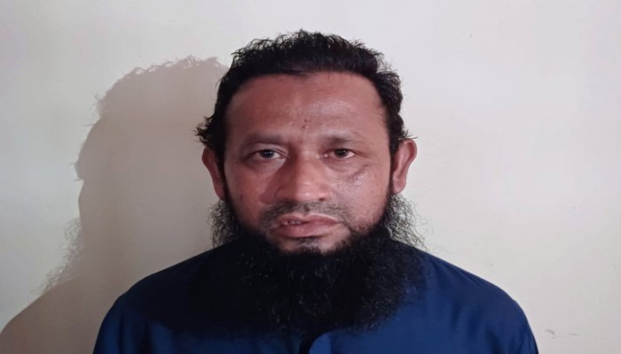 শিশু ধর্ষণের অভিযোগে ইমাম গ্রেপ্তার শিশু ধর্ষণের অভিযোগে ইমাম গ্রেপ্তার