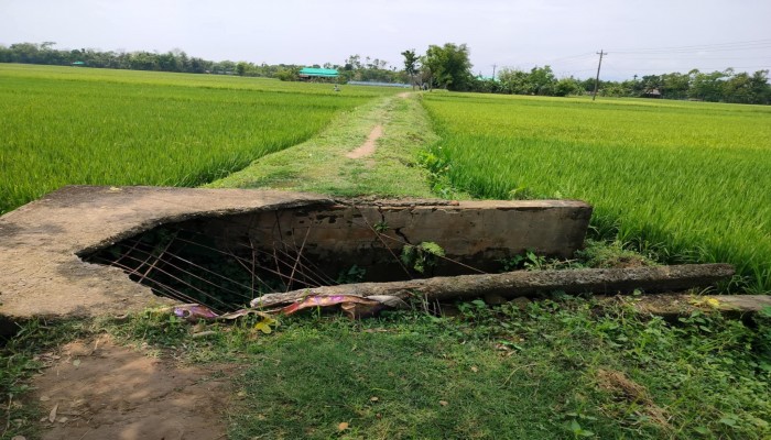 দোয়ারাবাজারে কালভার্ট ভেঙে ৮ হাজার মানুষের দুর্ভোগ দোয়ারাবাজারে কালভার্ট ভেঙে ৮ হাজার মানুষের দুর্ভোগ