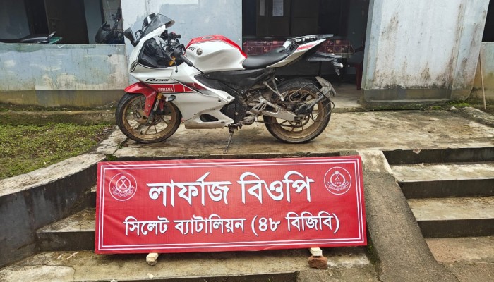 সীমান্তে ভারতীয় মোটরসাইকেল জব্দ সীমান্তে ভারতীয় মোটরসাইকেল জব্দ