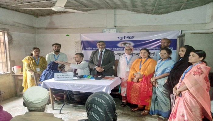দরিদ্র রোগীদের বিনামূল্যে চোখের ছানি অপারেশন দরিদ্র রোগীদের বিনামূল্যে চোখের ছানি অপারেশন