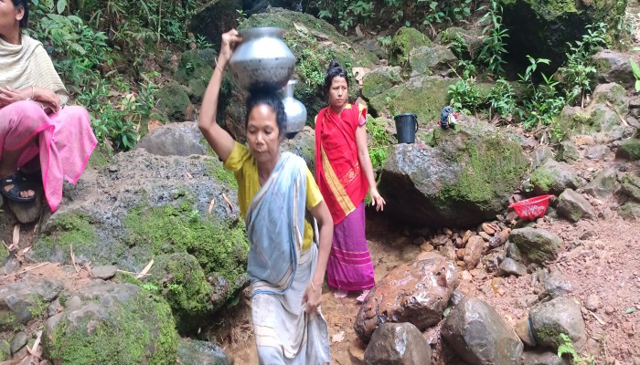 চার আদিবাসী গ্রামে সুপেয় পানির সংকট চার আদিবাসী গ্রামে সুপেয় পানির সংকট