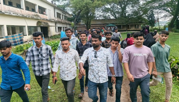 দিরাই কলেজে ছাত্রদলের মিছিল দিরাই কলেজে ছাত্রদলের মিছিল