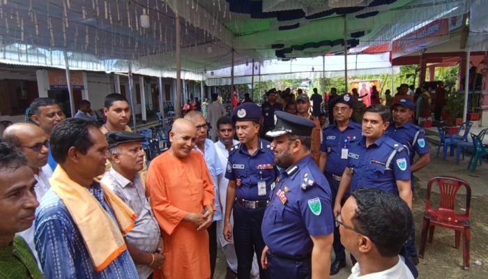 পূজামন্ডপ পরিদর্শন করলেন সিলেট রেঞ্জের ডিআইজি পূজামন্ডপ পরিদর্শন করলেন সিলেট রেঞ্জের ডিআইজি