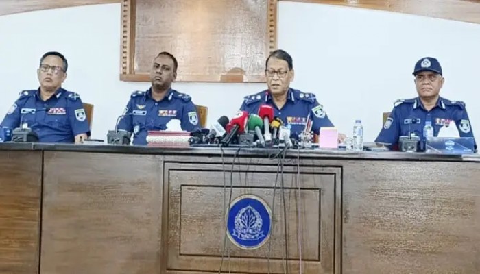 মামলার পরিবর্তে ‘লিখিত অভিযোগ’ নিলে ব্যবস্থা : আইজিপি মামলার পরিবর্তে ‘লিখিত অভিযোগ’ নিলে ব্যবস্থা : আইজিপি