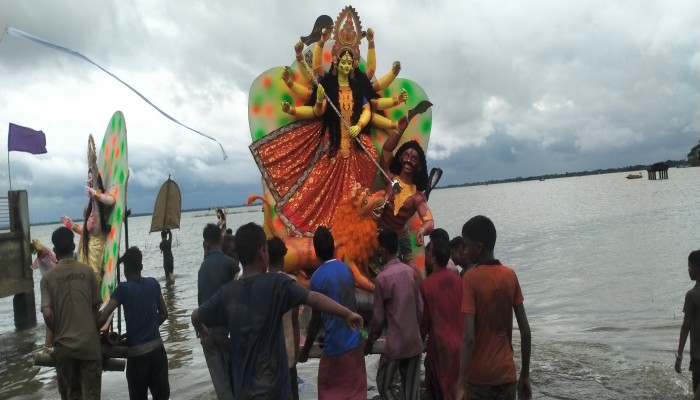 প্রতিমা বির্সজনের মধ্যদিয়ে বিশ্বম্ভরপুরে শারদীয় দুর্গোৎসব সম্পন্ন প্রতিমা বির্সজনের মধ্যদিয়ে বিশ্বম্ভরপুরে শারদীয় দুর্গোৎসব সম্পন্ন