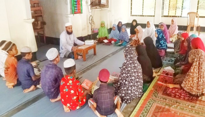 হারিয়ে যাচ্ছে মক্তব শিক্ষা, এক সময়ের মুখর আঙিনা এখন নিরব হারিয়ে যাচ্ছে মক্তব শিক্ষা, এক সময়ের মুখর আঙিনা এখন নিরব