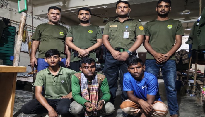 তাহিরপুর সরকারী আবাসিক এলাকায় গাঁজাসেবন, তিনজনকে ৬০ দিন করে কারাদণ্ড তাহিরপুর সরকারী আবাসিক এলাকায় গাঁজাসেবন, তিনজনকে ৬০ দিন করে কারাদণ্ড