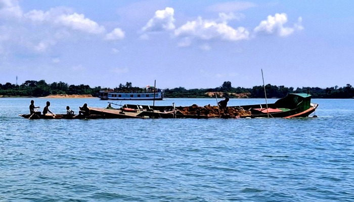 ৫ মাস পর যাদুকাটায় ফের প্রাণচাঞ্চল্য ৫ মাস পর যাদুকাটায় ফের প্রাণচাঞ্চল্য