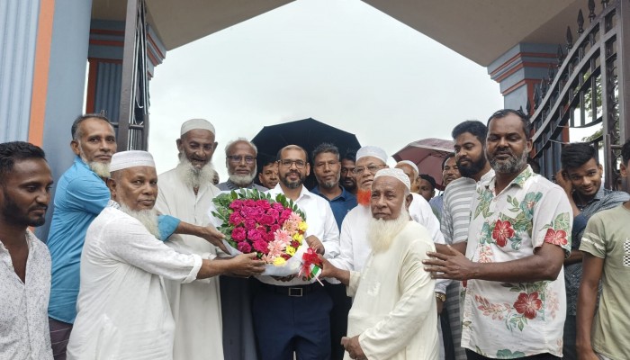 লঞ্চঘাটের অবৈধ স্থাপনা উচ্ছেদের আশ্বাস দিলেন জেলা প্রশাসক লঞ্চঘাটের অবৈধ স্থাপনা উচ্ছেদের আশ্বাস দিলেন জেলা প্রশাসক