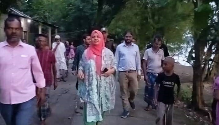 ইব্রাহীমপুরে নদীভাঙন এলাকা পরিদর্শনে ইউএনও সুলতানা জেরিন ইব্রাহীমপুরে নদীভাঙন এলাকা পরিদর্শনে ইউএনও সুলতানা জেরিন