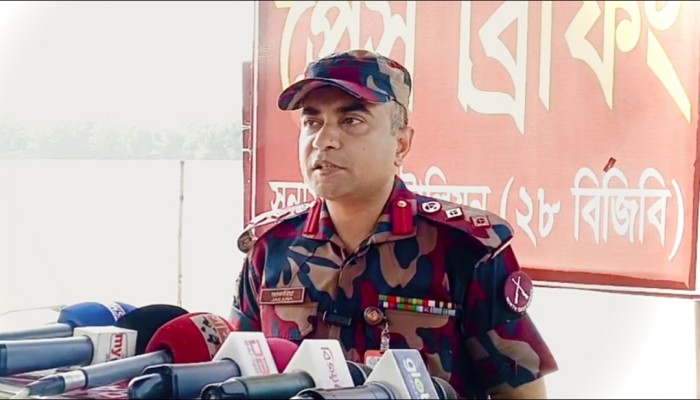 যাদুকাটায় ‘মব সৃষ্টি করে’ বালু লুট, বন্ধ না হলে নদী ভাঙন নিয়ন্ত্রণের বাইরে চলে যাবে যাদুকাটায় ‘মব সৃষ্টি করে’ বালু লুট, বন্ধ না হলে নদী ভাঙন নিয়ন্ত্রণের বাইরে চলে যাবে