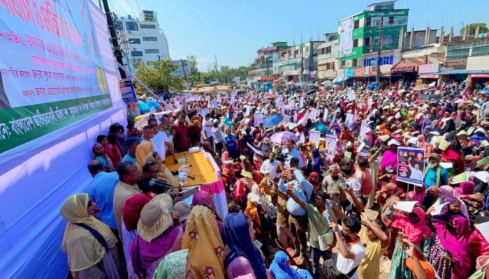 ৩১ দফা বাস্তবায়নের লক্ষ্যে মহিলা দলের সমাবেশ ৩১ দফা বাস্তবায়নের লক্ষ্যে মহিলা দলের সমাবেশ