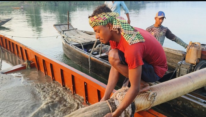 ধোপাজান খুবলে খাচ্ছে ‘লিমপিড ইঞ্জিনিয়ারিং’ ধোপাজান খুবলে খাচ্ছে ‘লিমপিড ইঞ্জিনিয়ারিং’