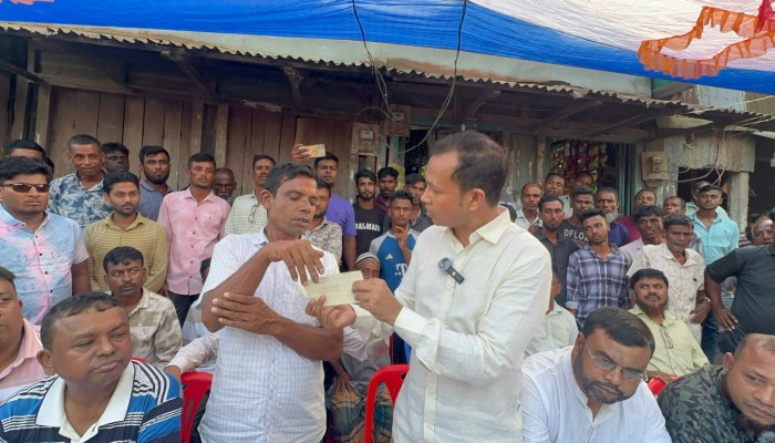 ১০ লাখ টাকার চেক ফেরত দিয়েছি, কর্মীর ভালোবাসা গ্রহণ করেছি : কামরুজ্জামান কামরুল ১০ লাখ টাকার চেক ফেরত দিয়েছি, কর্মীর ভালোবাসা গ্রহণ করেছি : কামরুজ্জামান কামরুল
