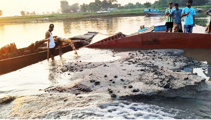 ধোপাজানে অবৈধভাবে ১৪ দিনে ২৪ কোটি টাকার সিলিকা বালু লুট ধোপাজানে অবৈধভাবে ১৪ দিনে ২৪ কোটি টাকার সিলিকা বালু লুট